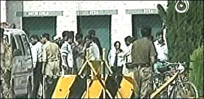 دھماکے کے بعد کا ایک منظر (تصویر بشکریہ ’آج ٹی وی‘)