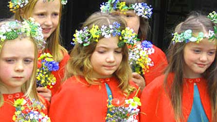 Dawns flodau cyhoeddi Eisteddfod Y Bala
