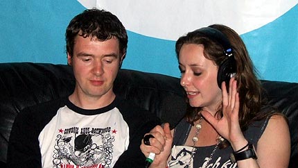 Roedd Hefin Jôs yn DJ ar y llawr uchaf