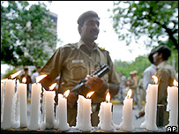 Lính Ấn Độ canh gác sau vụ đánh bom