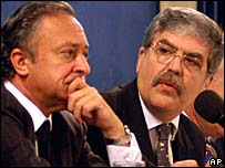 Cláudio Uberti, funcionário argentino demitido no escândalo, e ministro Julio de Vido