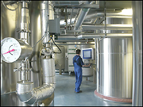 Dělník v továrně