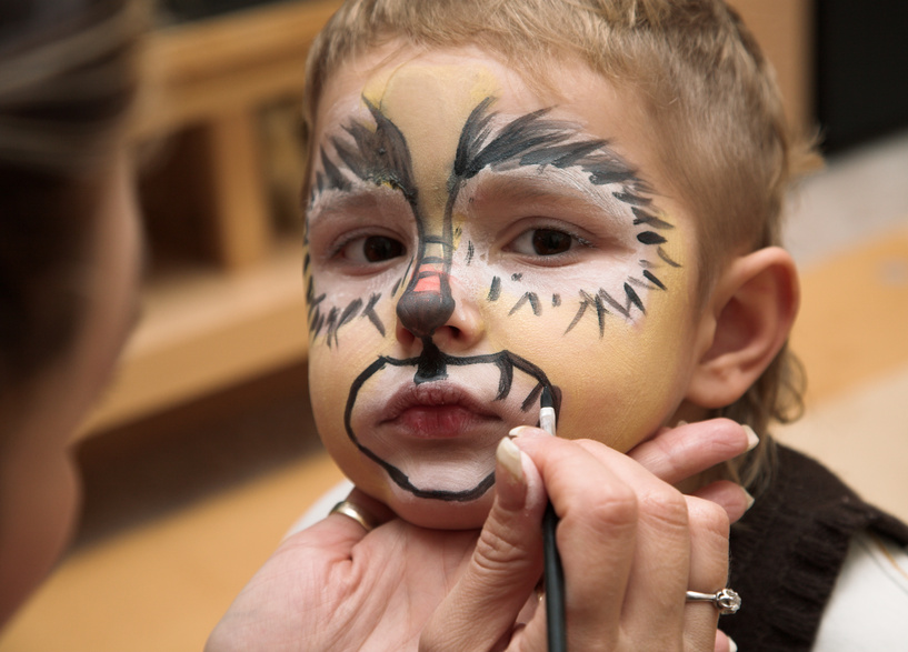 Boy with face paint @ Hunta - fotolia