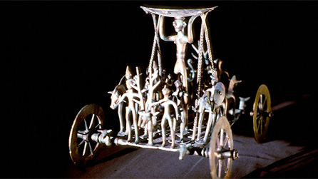 Enghraifft o waith metel Celtaidd