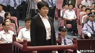 谷开来于合肥市中级法院出庭受审(中国中央电视台截屏9/8/2012)