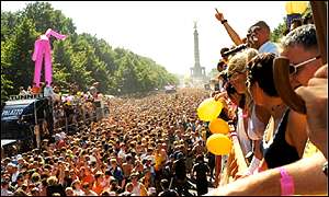 Příznivci elektronické hudby se nedávno sešli také na berlínské Loveparade