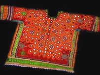 فريده و خانواده اش در موقع خروج از ايران لباس محلی بلوچی پوشيدند