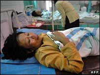 يک مسافر بازمانده کشتی غرق شده اندونزیایی