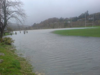 Y Marian Mawr, Dolgellau dan ddŵr ar y 18fed o Dachwedd 2009, gan Ieuan James