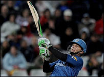 एडम गिलक्रिस्ट