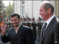 محمود احمدی نژاد و روبرت کوچاریان