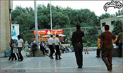 پرسه زنی بچه های تهرانی جمعه شب