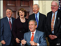 George W. Bush e assessores na Casa Branca