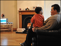 João Luis e o sobrinho. Foto: Adam Blenford/BBC News