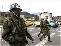 Militares policiam ruas de Bogotá em meio a campanha eleitoral