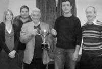 Yn y Ilun gwelir Rhian Tomlinson, Eurwyn Thomas, Huw Thomas, Arwyn Groe a Thomas Morris.