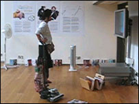 Sinh viên nước ngoài đến làm quen với trường