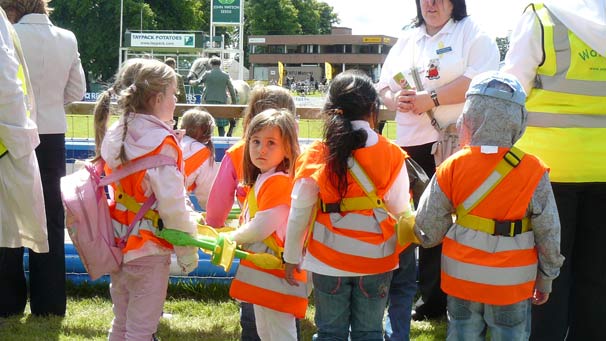 Wilma McFarlane and her colleagues took their nursery class along. . She said, "The kids love the show, even just the balloons taking off."