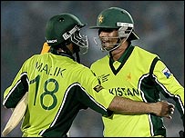 रज़्ज़ाक और शोएब मलिक