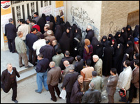 İran'daki Iraklılar oy kuyruğunda