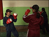 Afegãs lutam boxe