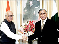 आडवाणी मिले अज़ीज़ से