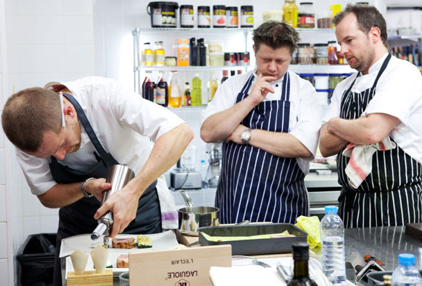 Alan Murchison uses his espuma gun.