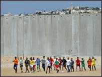 Doğu Kudüs ile Batı Şeria'yı ayıran İsrail duvarı