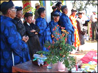 Một buổi lễ tưởng niệm chiến binh Hoàng Sa