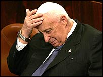 آريل شارون برای تصويب بودجه سال آينده نيازمند رای ساير احزاب است اما اين احزاب به آسانی رای موافق خود را در اختيار شارون قرار نخواهند داد