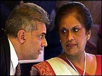 خانم کوماراتونگا با ويکرام سينگا دارای اختلافات شديد است