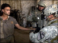 سربازان آمریکایی در جستجوی بمب گذاران