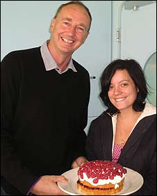 Lily Allen presents her cake to Aggers