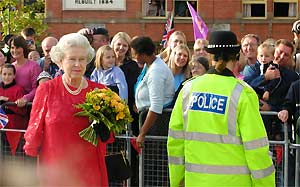 The Queen and the crowds