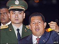 Hugo Chavez, Çin'e varışında