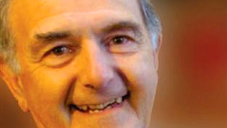 Peter Hughes Griffiths ar glaw O Lwyfan i Lwyfan