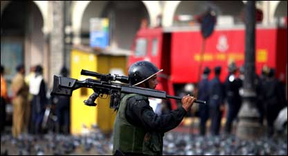 Cảnh khách sạn Taj bị cháy sau vụ tấn công