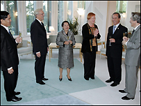 Các lãnh đạo gặp nhau tại ASEM 6