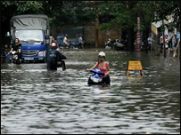 Cảnh ngập lụt ở Hà Nội