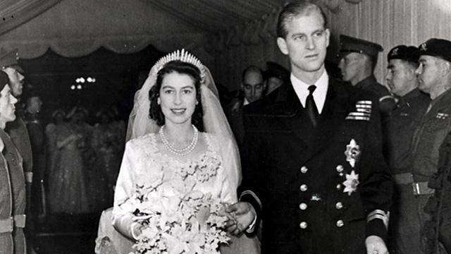 Princess Elizabeth leaves Westminster Abbey in London, with her husband, the Duke of Edinburgh, after their wedding ceremony, 20 November 1947.