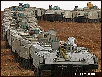 Tanques israelenses perto da Faixa de Gaza