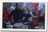 Rhan o'r brotest yn Bangor