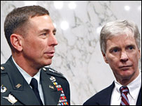 जनरल डेविड पेट्रास और राजदूत क्रॉकर 