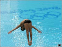 Brasileiro Hugo Parisi treina em piscina em Pequim