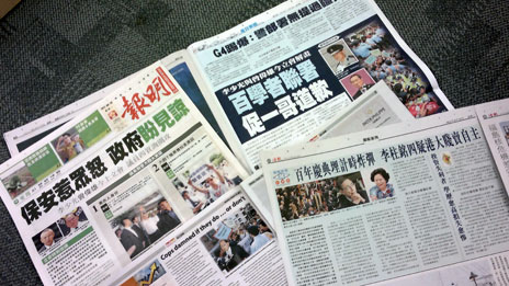 香港报章报道各界对警方处理李克强访问手法的质疑(29/8/2011)