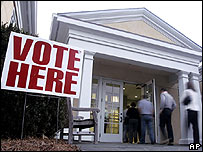 Người dân ở 24 bang đi bỏ phiếu trong ngày thứ Ba
