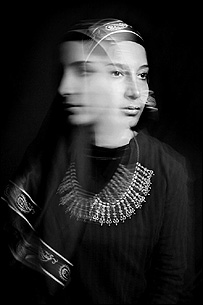 مینا مومنی،