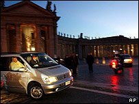 Papež Jan Pavel II. v autě