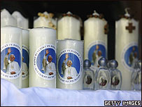 Velas com imagem do papa Bento 16