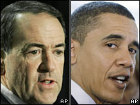 Mike Huckabee (E) e Barack Obama (D)